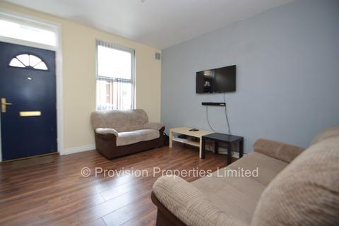 4 bedroom terraced house to rent, Burley Lodge Terrace, Hyde Park LS6