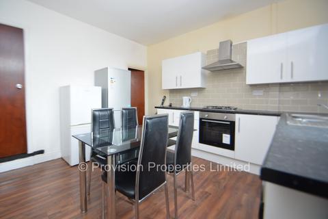 4 bedroom terraced house to rent, Burley Lodge Terrace, Hyde Park LS6