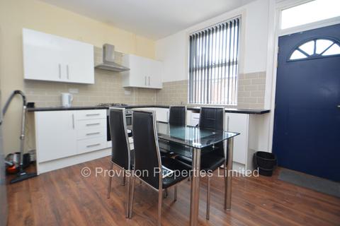 4 bedroom terraced house to rent, Burley Lodge Terrace, Hyde Park LS6