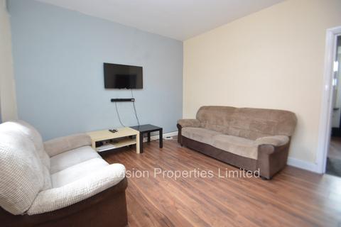 4 bedroom terraced house to rent, Burley Lodge Terrace, Hyde Park LS6