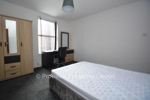 3 bedroom terraced house to rent, Burley Lodge Terrace, Hyde Park LS6