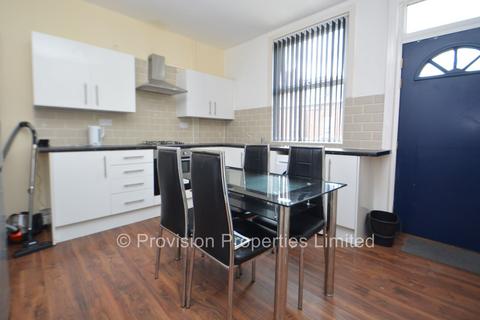 3 bedroom terraced house to rent, Burley Lodge Terrace, Hyde Park LS6