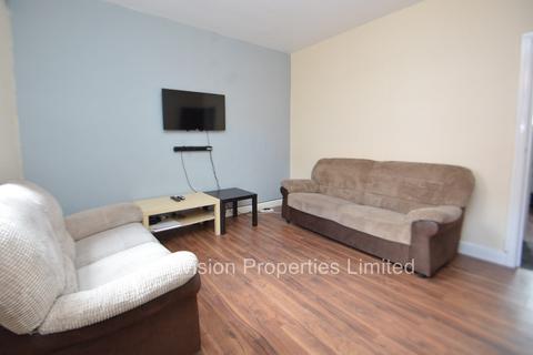 3 bedroom terraced house to rent, Burley Lodge Terrace, Hyde Park LS6