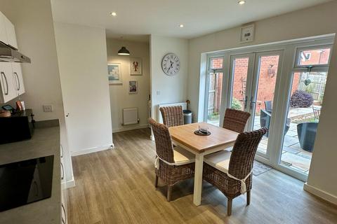 24 Dunnock Close, Holmer, Hereford, HR4 9WG