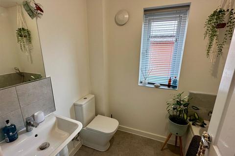 24 Dunnock Close, Holmer, Hereford, HR4 9WG