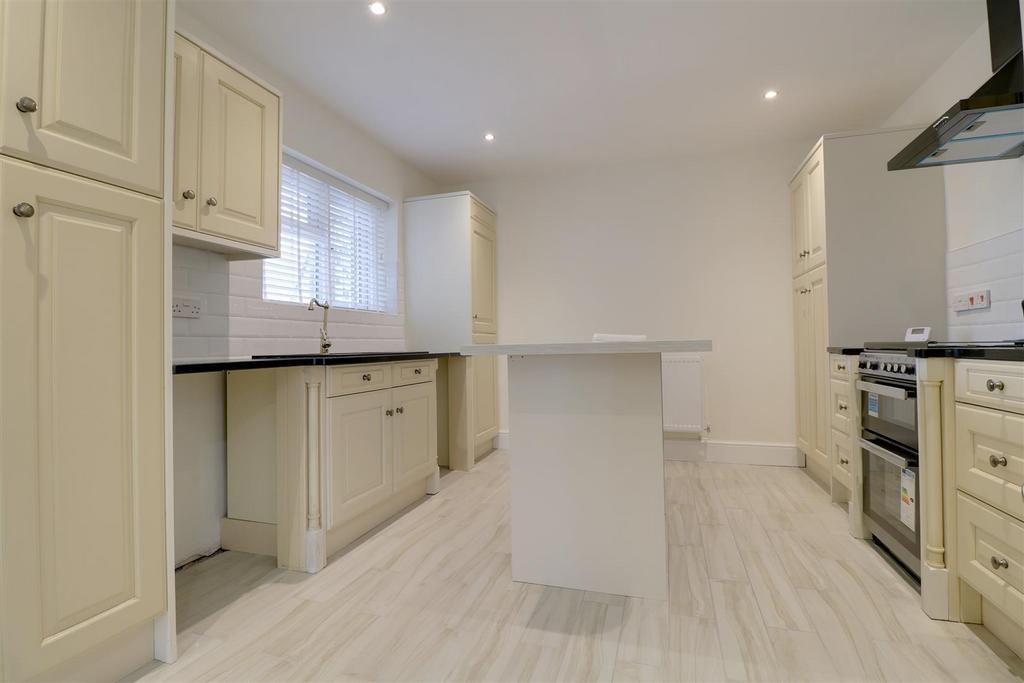 REAR KITCHEN/DINING ROOM measuring