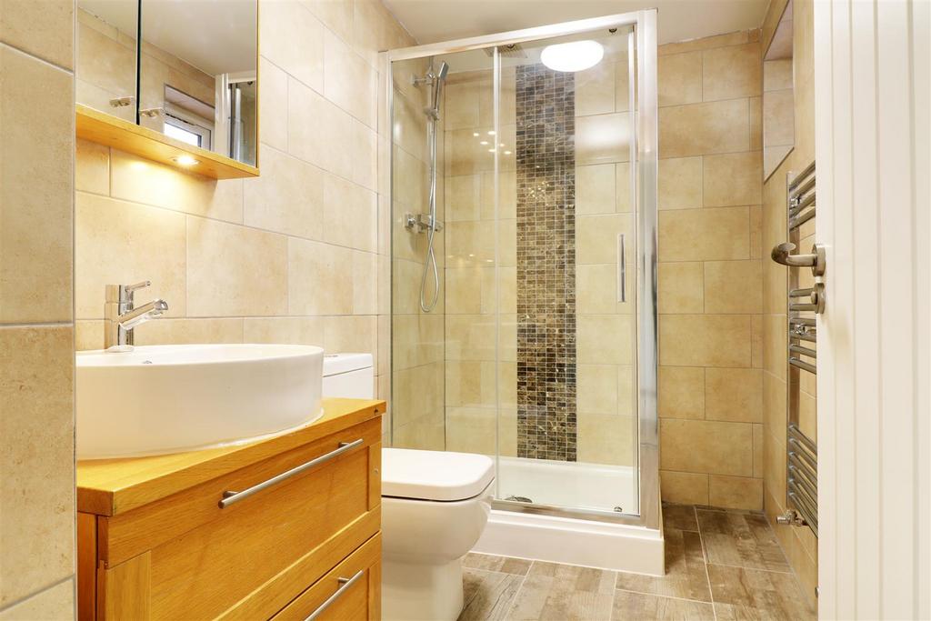 Fully tiled shower room/wc