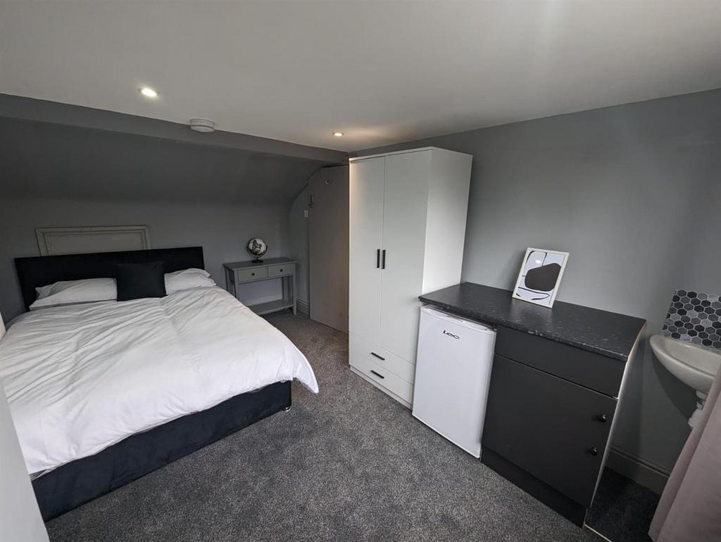 Room 5 May Street - 1.jpg