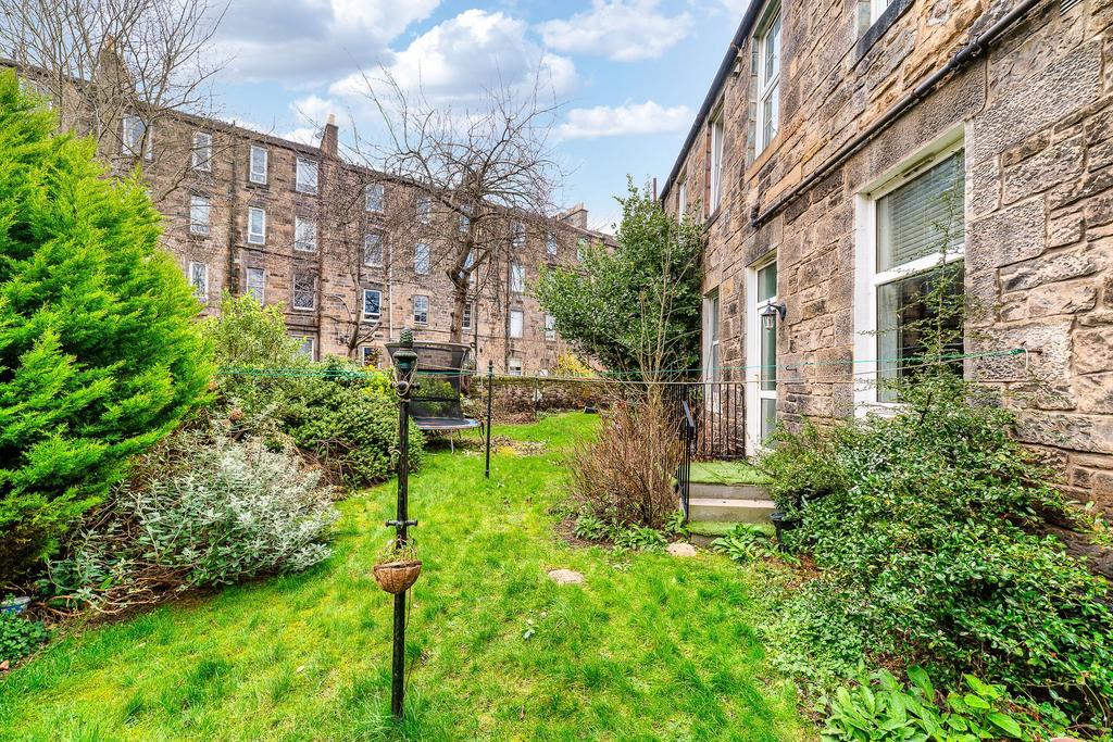 Communal rear Gardens