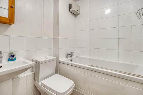 1 bedroom apartment for sale, Quaker Lane, Darlington