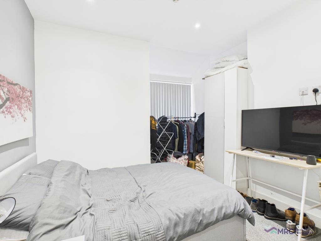Furnished En-suite room to rent with bills includ
