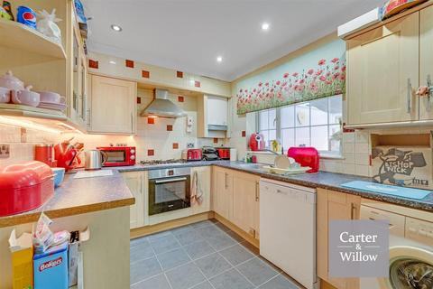 2 bedroom terraced house for sale, Redcar Road, Romford, Essex