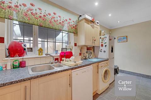 2 bedroom terraced house for sale, Redcar Road, Romford, Essex