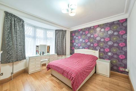 7 bedroom detached house to rent, Buckingham Avenue, Whetstone, London, N20