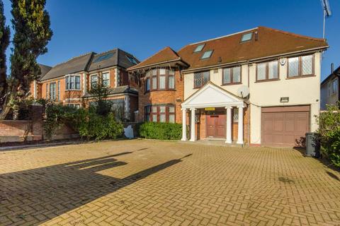 7 bedroom detached house to rent, Buckingham Avenue, Whetstone, London, N20