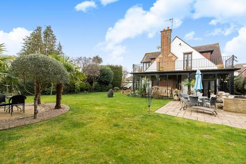 4 bedroom detached house for sale, Meadway Close, Staines-upon-Thames, TW18