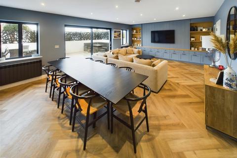 4 bedroom end of terrace house for sale, A Stunning 4 Bedroom Townhouse with large Sun Terrace