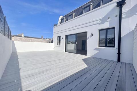 4 bedroom end of terrace house for sale, A Stunning 4 Bedroom Townhouse with large Sun Terrace