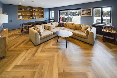 4 bedroom end of terrace house for sale, A Stunning 4 Bedroom Townhouse with large Sun Terrace