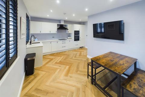 4 bedroom end of terrace house for sale, A Stunning 4 Bedroom Townhouse with large Sun Terrace