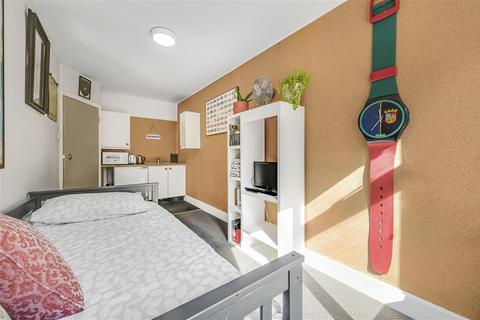 21 Longmoore Street, London, SW1V 1JQ
