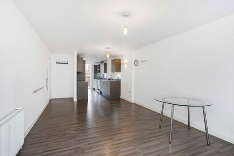 3 bedroom flat to rent, Dance Square, London EC1V