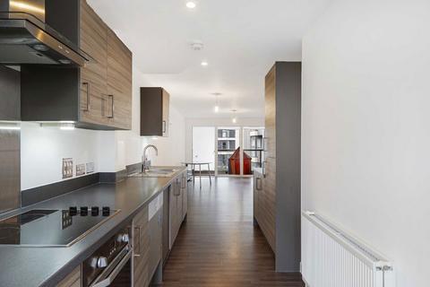 3 bedroom flat to rent, Dance Square, London EC1V