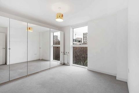 3 bedroom flat to rent, Dance Square, London EC1V