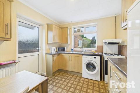 2 bedroom bungalow for sale, Oak Way, Feltham, Middlesex, TW14