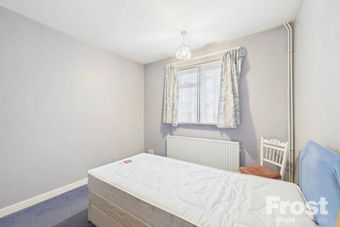 2 bedroom bungalow for sale, Oak Way, Feltham, Middlesex, TW14