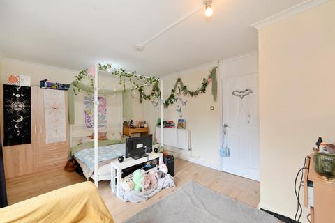 80 Hind Grove, London, E14 6HU
