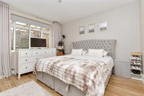 17 Keswick Close, Sutton, SM1 4HH
