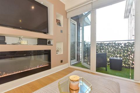 3 bedroom apartment for sale, Riverside Place, Wickford SS11