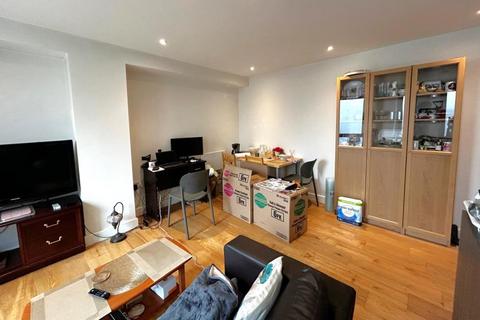 1 bedroom apartment to rent, Chertsey Road, Woking GU21
