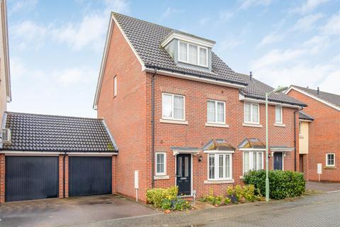 4 bedroom townhouse for sale, Chamomile Close, Red Lodge IP28