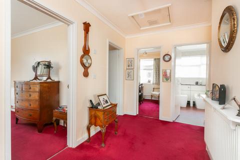 16 Castle Avenue, Hythe, CT21 5HD