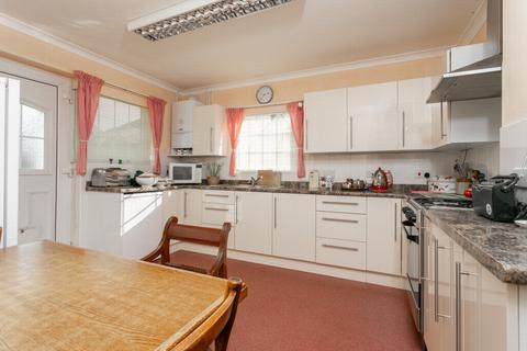 16 Castle Avenue, Hythe, CT21 5HD