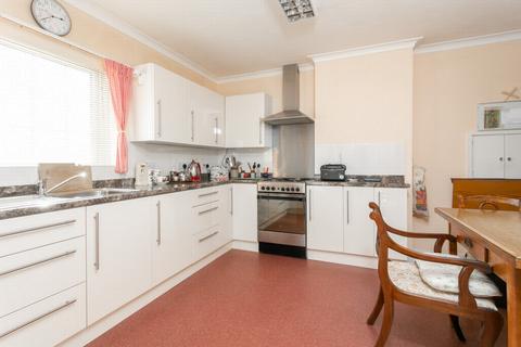 16 Castle Avenue, Hythe, CT21 5HD