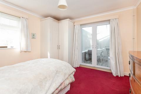 16 Castle Avenue, Hythe, CT21 5HD