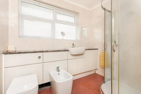 16 Castle Avenue, Hythe, CT21 5HD