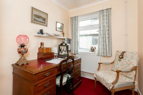 16 Castle Avenue, Hythe, CT21 5HD