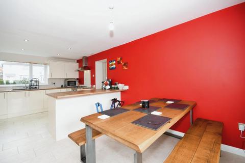 98 Ashcroft Drive, Old Whittington, Chesterfield, S41 9PD
