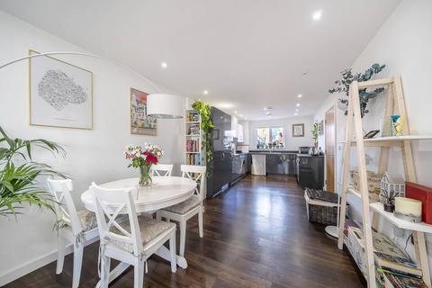 2 bedroom flat for sale, High Street, Wealdstone, HA3