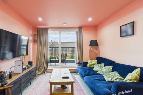 2 bedroom flat for sale, The Exchange, Exchange Street, Aylesbury, Buckinghamshire