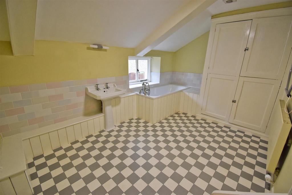 Bathroom 2.jpg