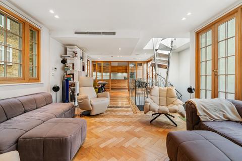 3 bedroom house for sale, Ennismore Mews, London SW7