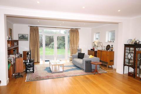 21 Cotsford Avenue, New Malden, KT3 5EU
