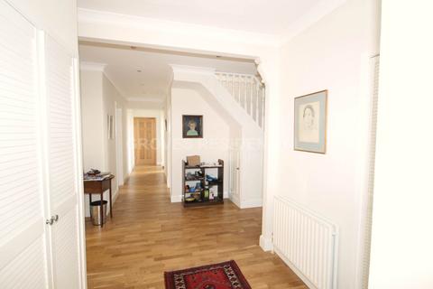 21 Cotsford Avenue, New Malden, KT3 5EU