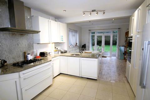 21 Cotsford Avenue, New Malden, KT3 5EU