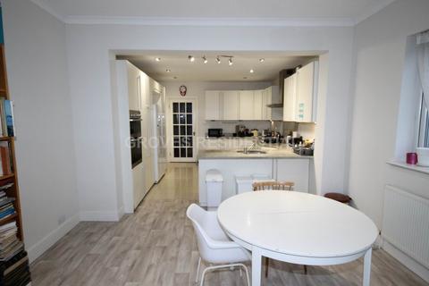 21 Cotsford Avenue, New Malden, KT3 5EU